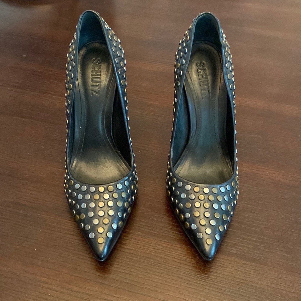 Schultz Black Pumps